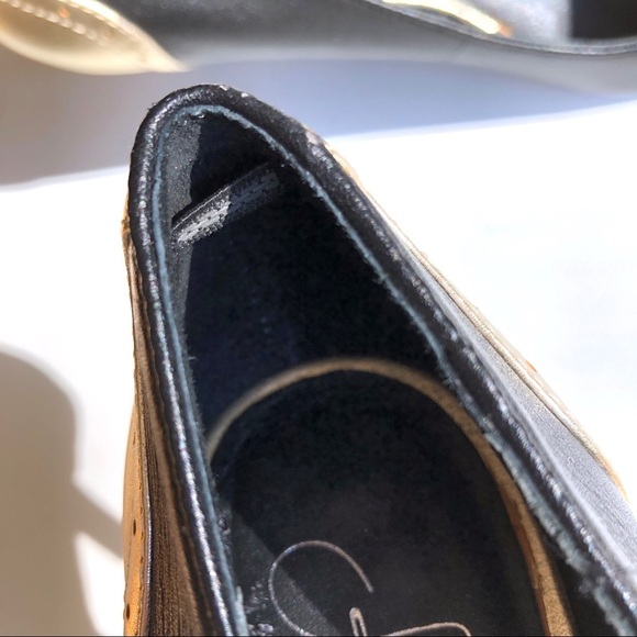 Shoes of Prey Black with Gold Toe Heels - Picture 6 of 11